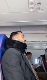 ⁦EasyGo - כרית צוואר עם אחסון לטיסות⁩ – תמונה ⁦3⁩